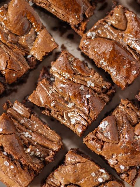 Nutella Brownie Slab - 250gm - Upto 6 slices